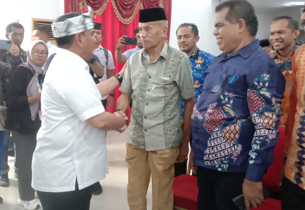 Kunjungi Muna, Pj Gubernur Sultra Bawa Bantuan Untuk Petani dan Ajak ASN Jaga Netralitas di Pilkada 4 IMG 20241017 WA0094