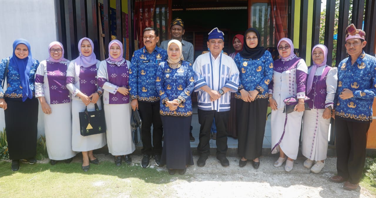 Kunjungi Kampung Masalili Muna, Pj Gubernur: Lestarikan Tenun dan Kembangkan UMKM 1 IMG 20241018 WA0075 2