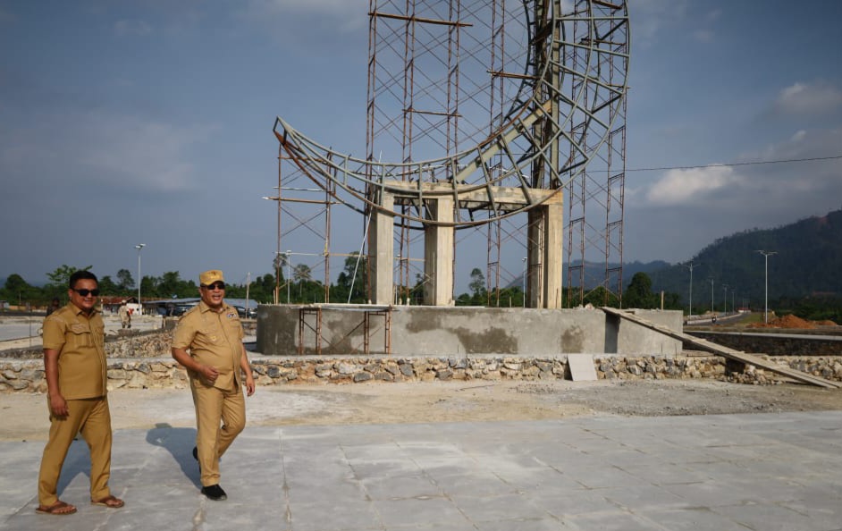 Menyongsong HUT Konawe Utara, Bupati Ruksamin Tinjau Progres Bundaran CBD 3 IMG 20241202 WA0100