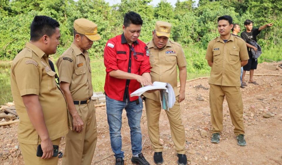 Menyongsong HUT Konawe Utara, Bupati Ruksamin Tinjau Progres Bundaran CBD 2 IMG 20241202 WA0102