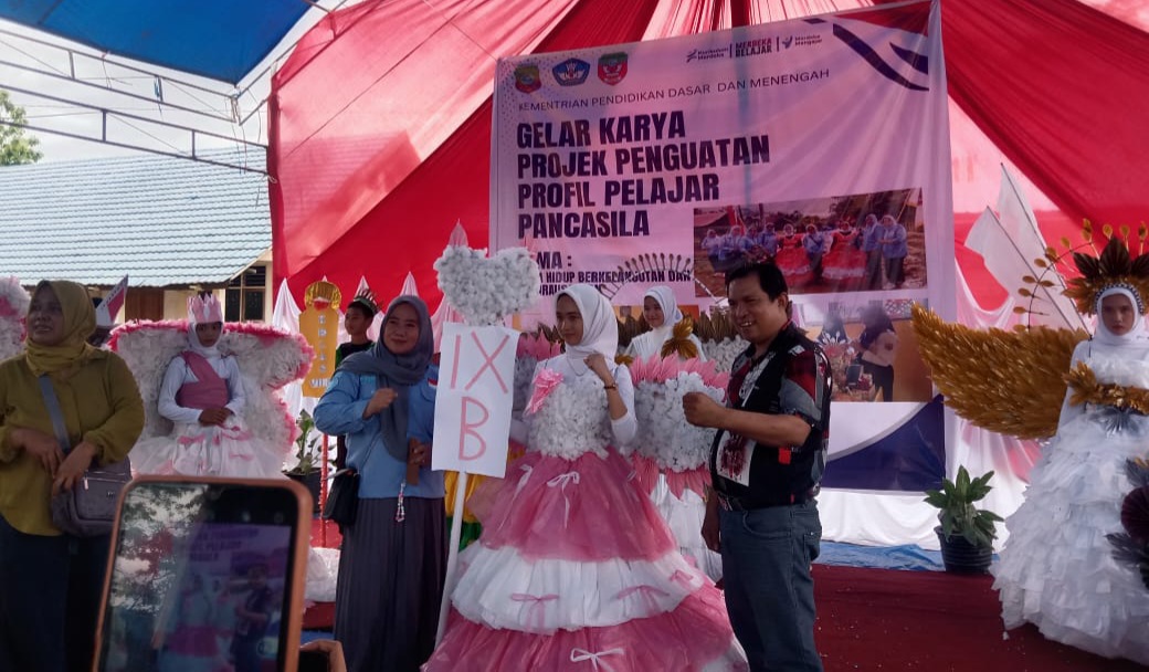 Transformasi Sampah Jadi Karya Seni, SMPN 2 Oheo Tampilkan Inovasi Kreatif di Gelar Karya P5 1 IMG 20241221 WA0048