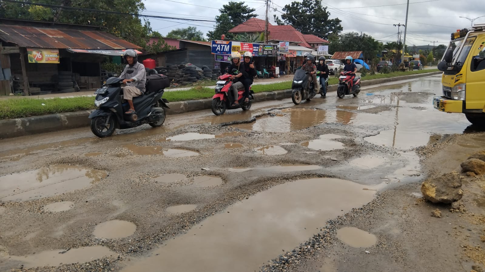 DPRD Kota Kendari Desak Pemkot Perketat Izin Penggunaan Jalan Kota untuk Kendaraan Tambang 3 IMG 20240708 WA0091