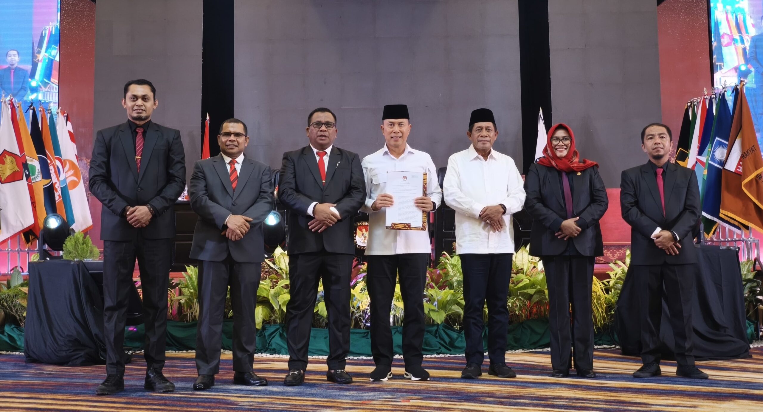 KPU Sultra Tetapkan Andi Sumangerukka-Hugua sebagai Gubernur dan Wakil Gubernur Terpilih 5 IMG 20250207 WA0059 scaled
