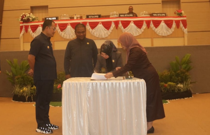 DPRD Kota Kendari Tetapkan Siska Karina Imran-Sudirman sebagai Wali Kota dan Wakil Wali Kota Terpilih 2 IMG 20250208 WA0080