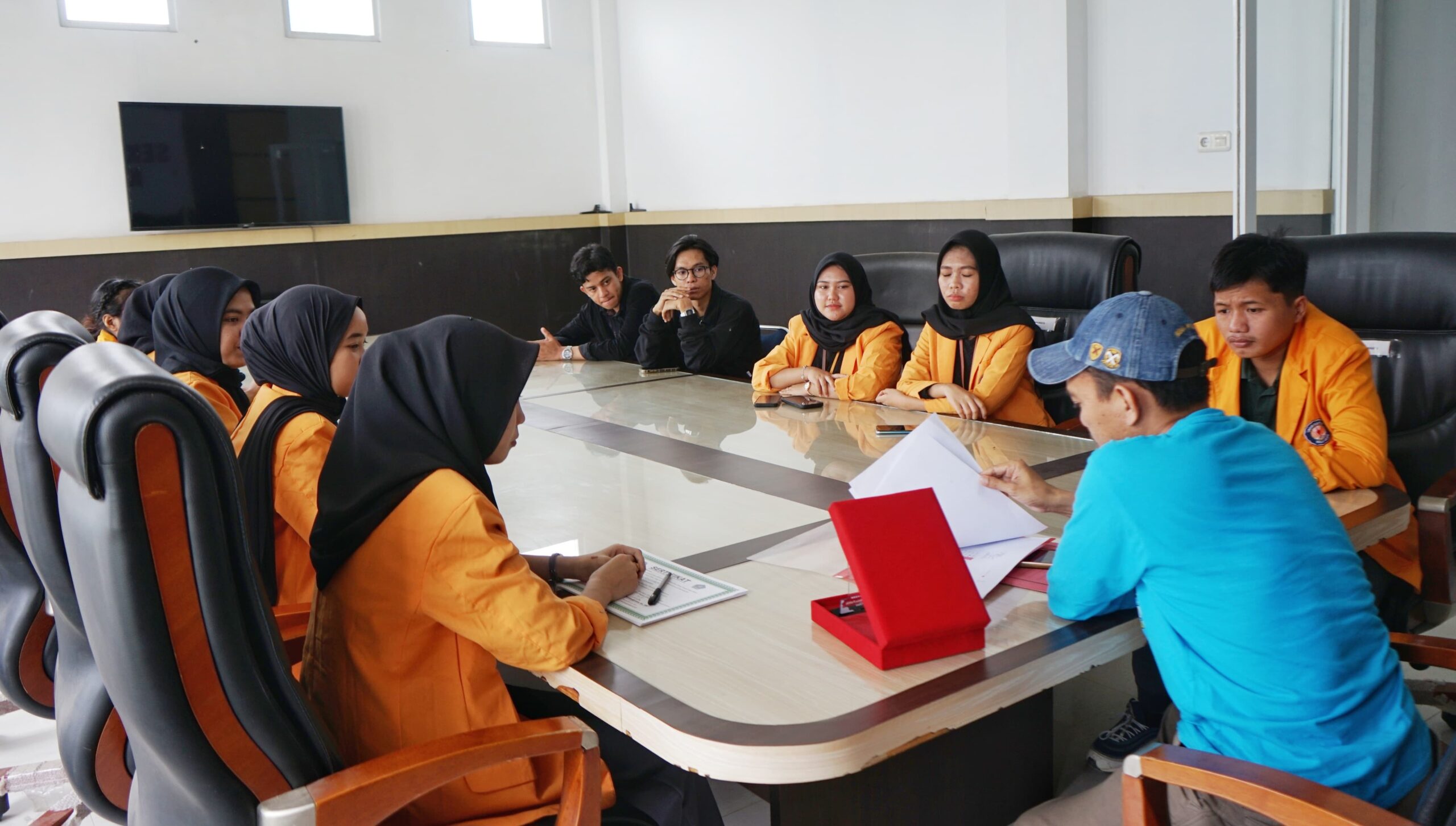 Sekretariat DPRD Kota Kendari Apresiasi Mahasiswa Magang FISIP UHO: Belajar, Berkarya, dan Berkontribusi 3 IMG 20250223 WA0008 scaled
