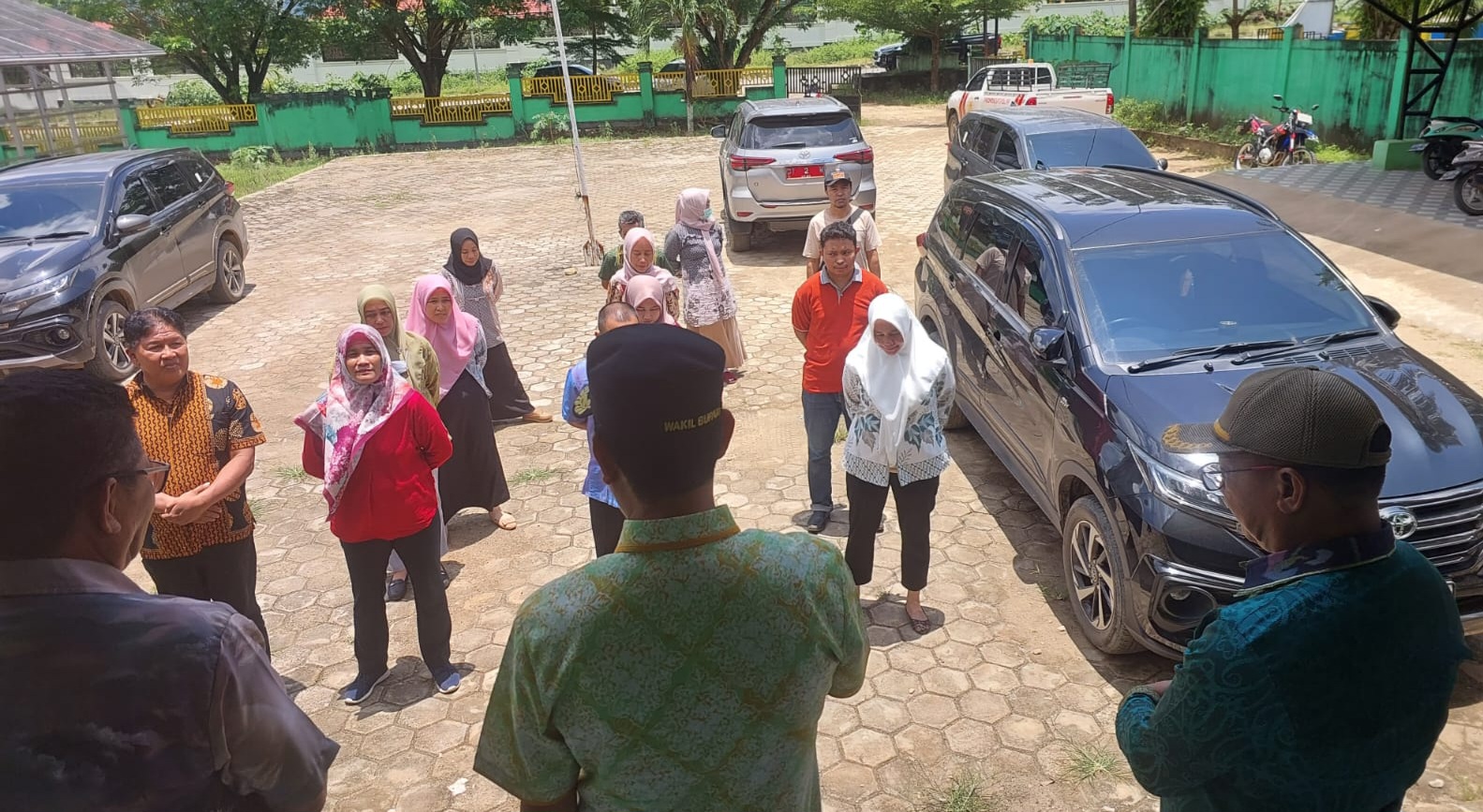 Hari Kedua Sidak, Wakil Bupati Konawe Utara Pantau Kedisiplinan ASN di Dinas Ketahanan Pangan 3 IMG 20250307 WA0014