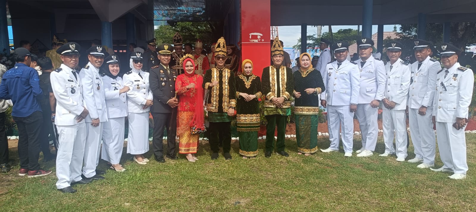 Bupati dan Wakil Bupati Konut Hadir Berbalut Tradisi, Meriahkan Puncak HUT Sultra ke-61 3 IMG 20250428 WA0013