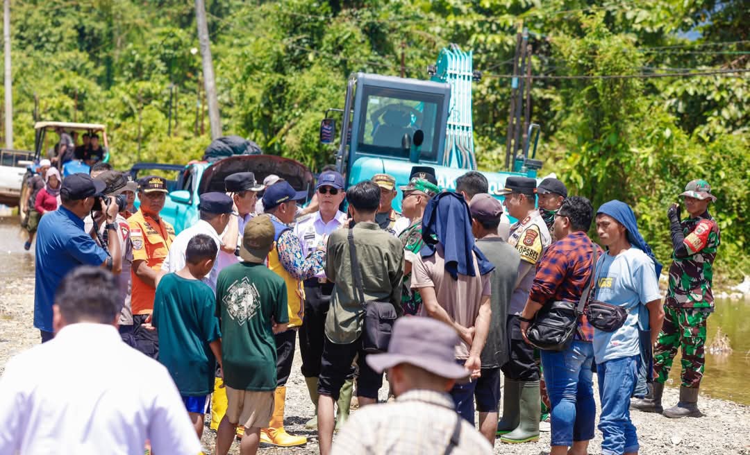 Langkah Cepat Gubernur Sultra Atasi Banjir di Konawe Utara 3 FB IMG 1746937154844
