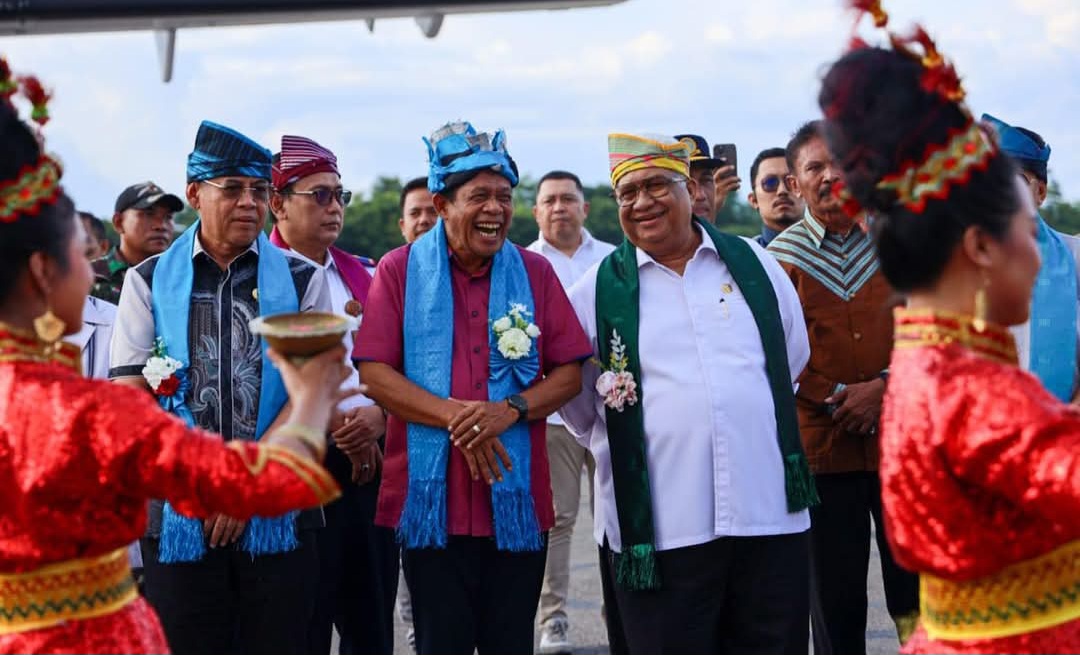 Wagub Hugua Resmikan Penerbangan Perdana Super Air Jet di Baubau 3 FB IMG 1746939654443