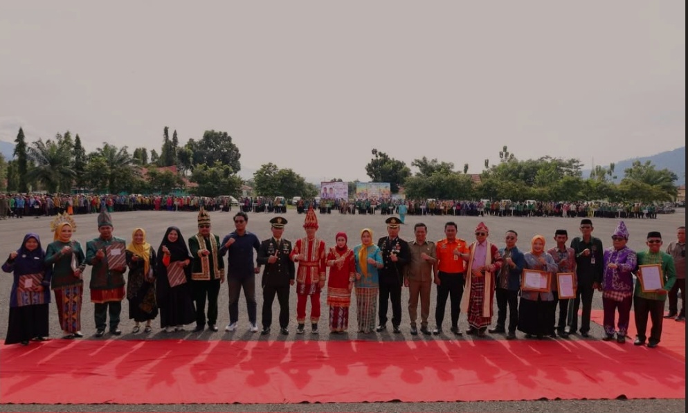 Hardiknas 2025, Bupati Ikbar Serahkan Penghargaan untuk Sekolah Kreatif dan Guru Inspiratif di Konut 2 Screenshot 20250503 073953 Samsung Internet