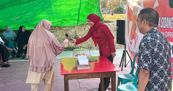 Serap Aspirasi Warga Mandonga, Apriliani Janji Perjuangkan PKH, Beasiswa, dan Keamanan Lingkungan 2 PSX 20231028 100714