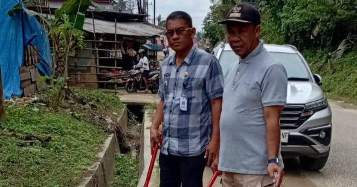 Aksi Jumat Bersih di Mandonga: Camat, Lurah, dan RT/RW Bergerak Bersihkan Drainase demi Kota Bebas Banjir 3 Bersihkan