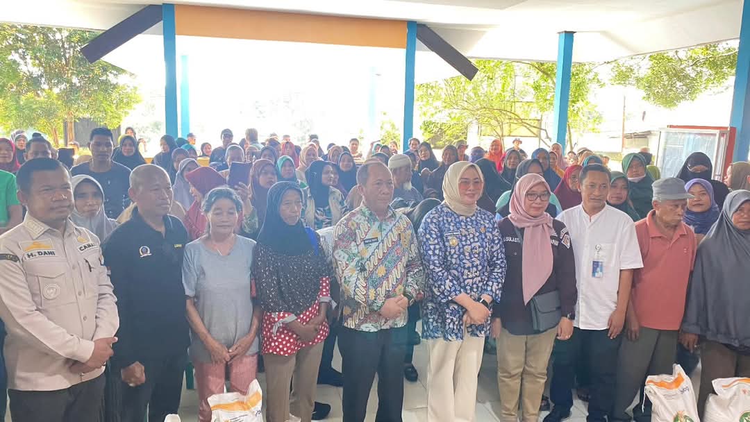 Puluhan Ribu Warga Terima Bantuan Beras, Camat Puuwatu: Ini Bukti Nyata Kepedulian Wali Kota 4 FB IMG 1752854241509