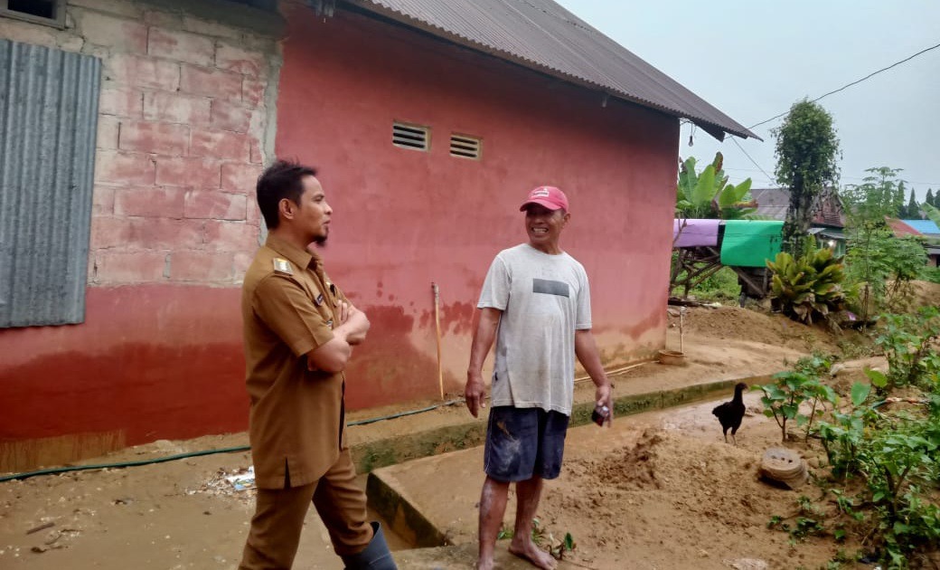Cegah Banjir dan DBD, Camat Puuwatu Rutin Bersihkan Drainase dan Gratiskan Layanan Kesehatan 3 IMG 20250703 WA0004