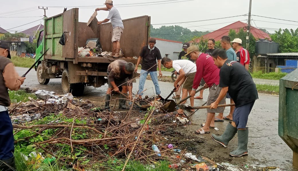 Camat Puuwatu Dukung Imbauan Wali Kota Kendari soal Antisipasi Bencana, Ajak Warga Waspada Cuaca Ekstrem 3 IMG 20250703 WA0006 1