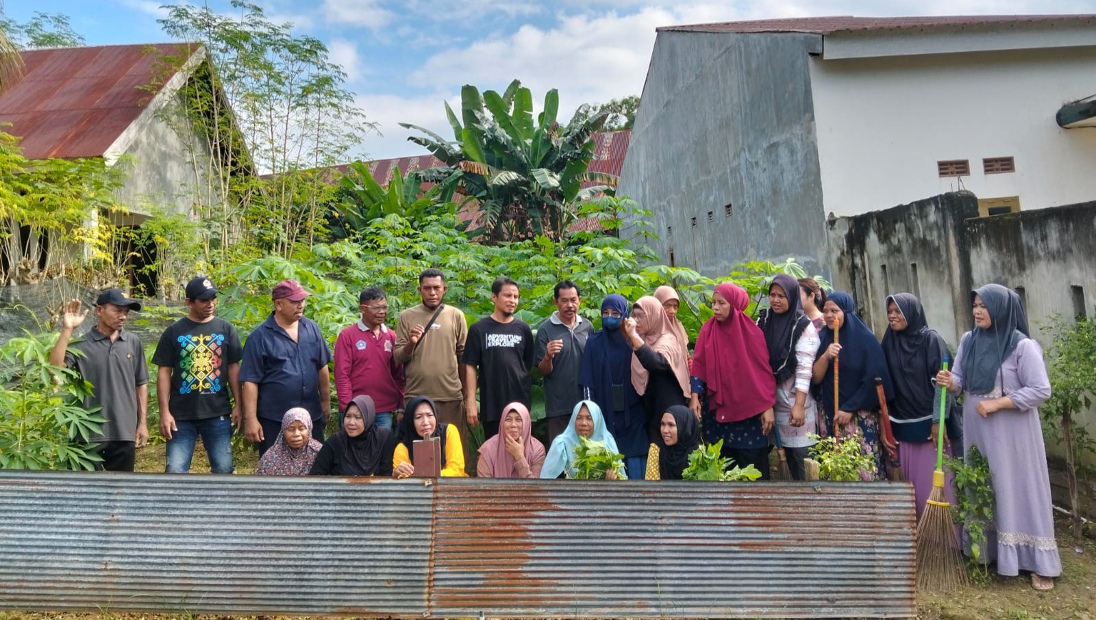 Optimalkan Pekarangan Warga, Camat Puuwatu Libatkan RT/RW dan Lurah Benahi Titik Pantau Kota Sehat 2025 2 IMG 20250712 WA0048