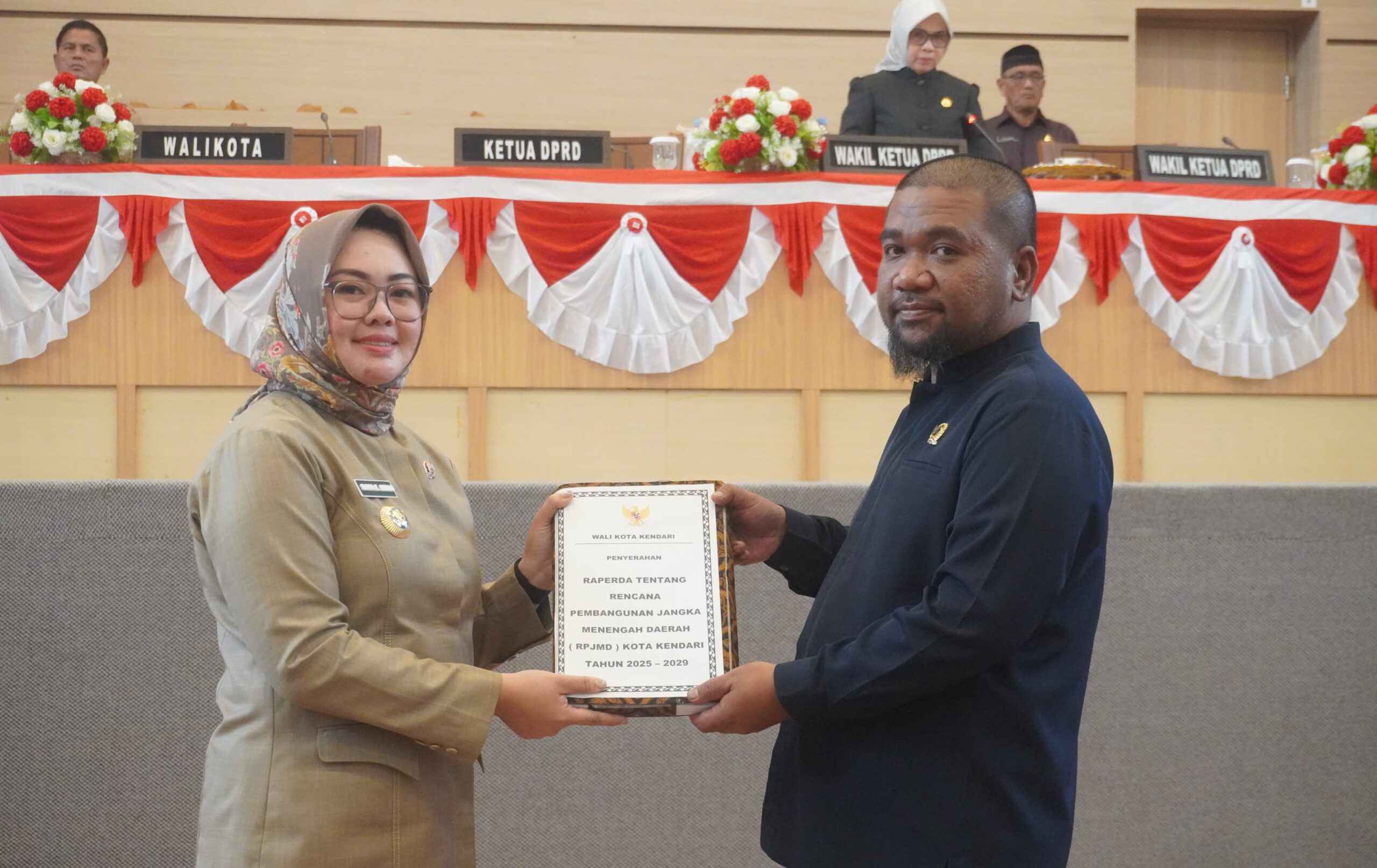 Tujuh Fraksi DPRD Kota Kendari Setujui Laporan APBD 2024, Wali Kota Siska Siap Tindaklanjuti Rekomendasi 2 IMG 20250714 WA0046 1 scaled