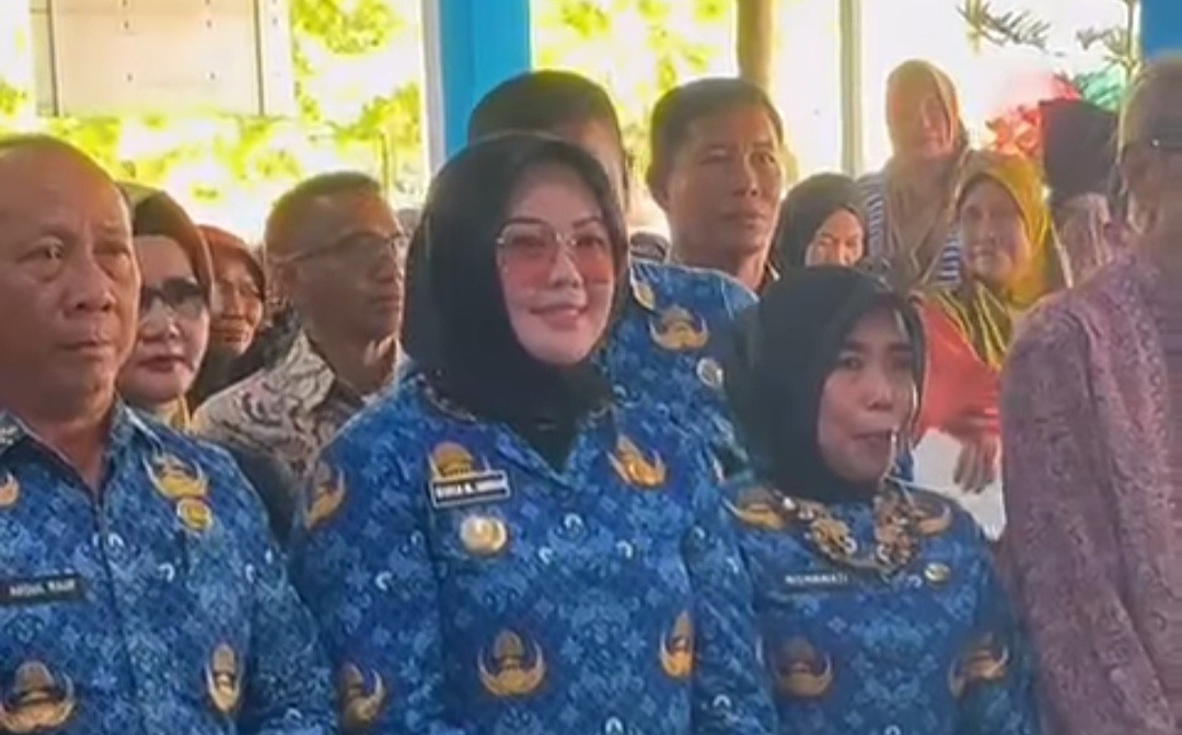 Wali Kota Kendari Salurkan Bantuan Beras CBP 2025 dan Ajak Warga Kembangkan Pangan Mandiri dari Pekarangan 4 Screenshot 20250720 160346 Facebook