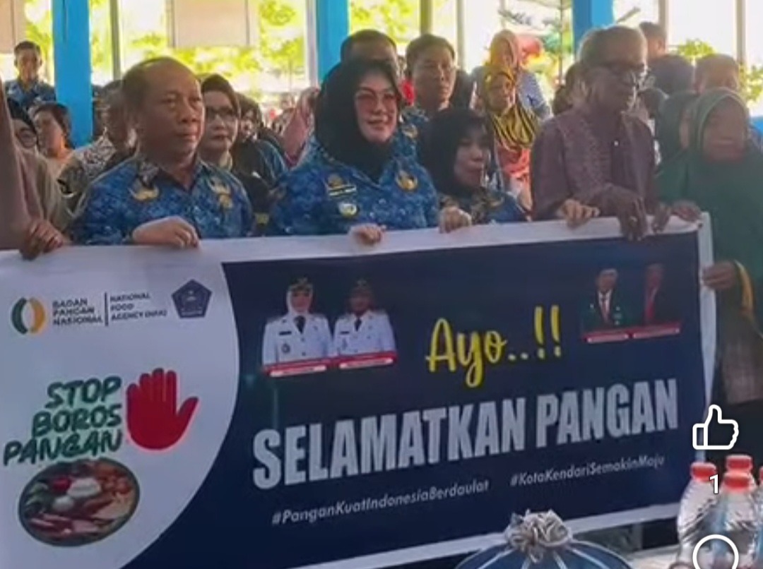 Wali Kota Kendari Salurkan Bantuan Beras CBP 2025 dan Ajak Warga Kembangkan Pangan Mandiri dari Pekarangan 2 Screenshot 20250720 160412 Facebook