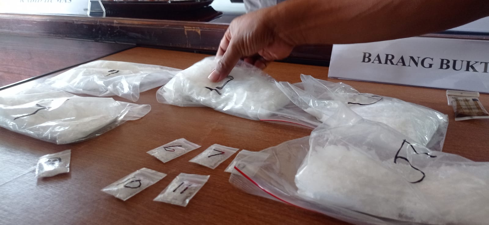 Kurir Narkoba Asal Kolaka Ditangkap di Kendari, Polisi Sita 1 Kilogram Sabu 2 IMG 20260429 WA0054