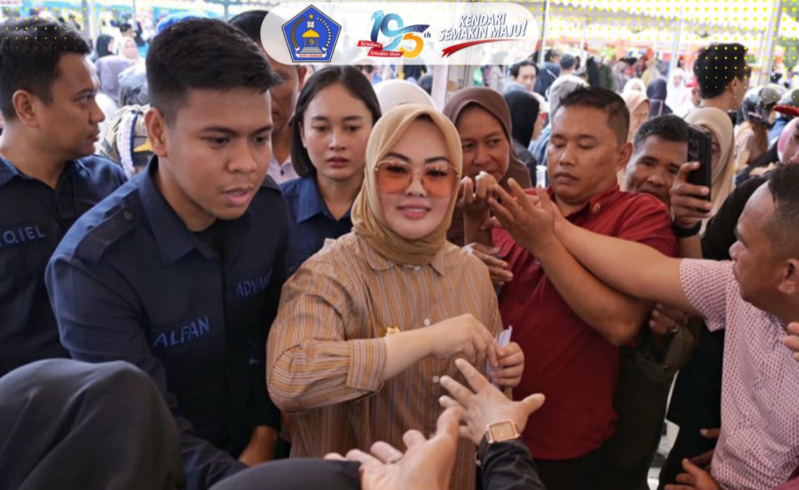Wali Kota Kendari Gerak Cepat Stabilkan Harga Pangan, Ribuan Warga Serbu Pasar Murah 2 IMG 20260529 WA0262 1140x1425 1