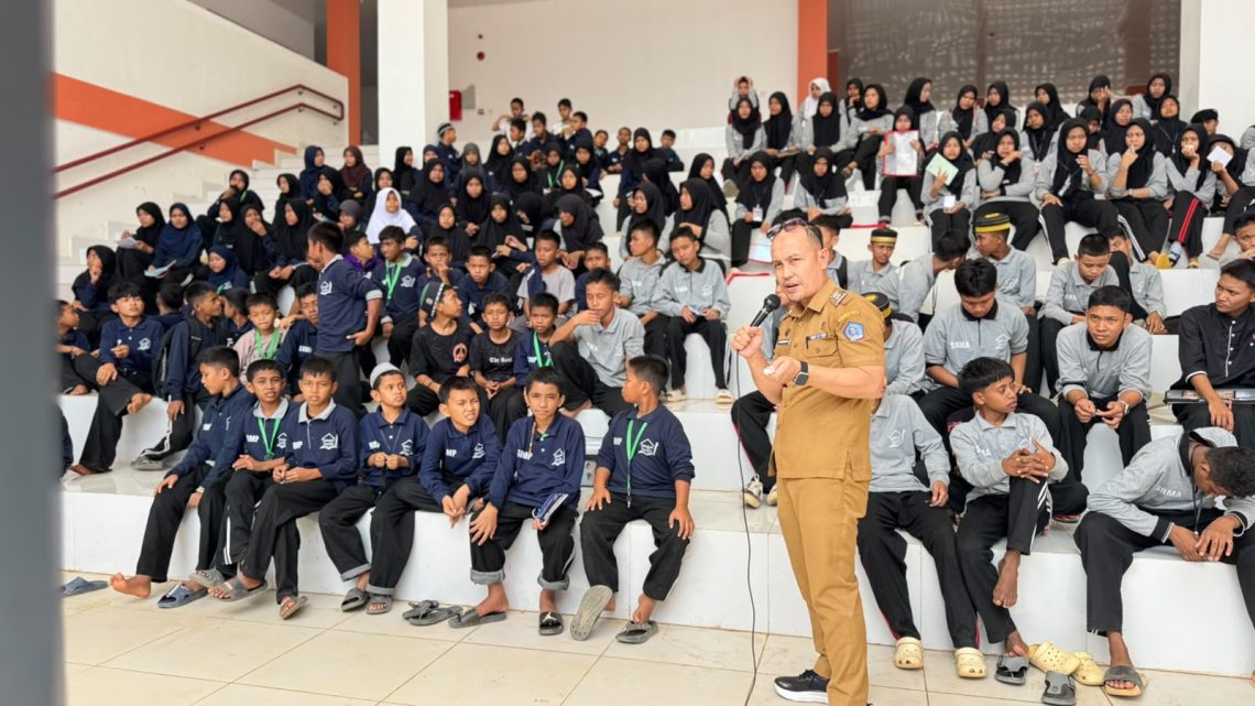 Kadis Kominfo Sahuriyanto Ingatkan Siswa Sekolah Rakyat Bijak Bermedia Sosial 2 IMG 20260810 WA0134 1140x641 2