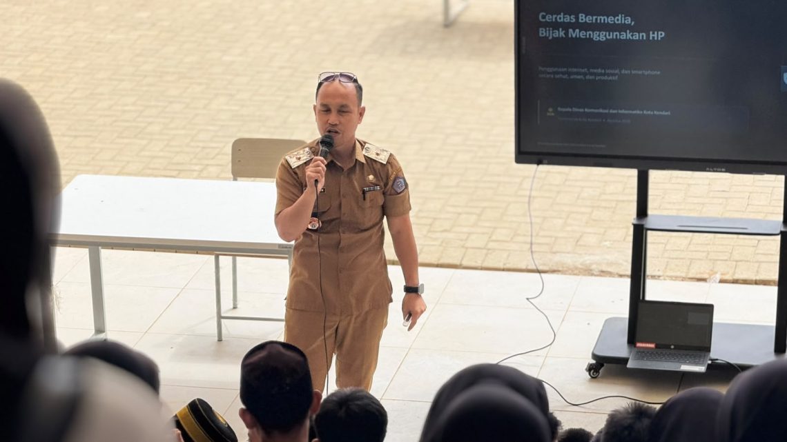 Kadis Kominfo Sahuriyanto Ingatkan Siswa Sekolah Rakyat Bijak Bermedia Sosial 3 IMG 20260810 WA0137 1140x641 1